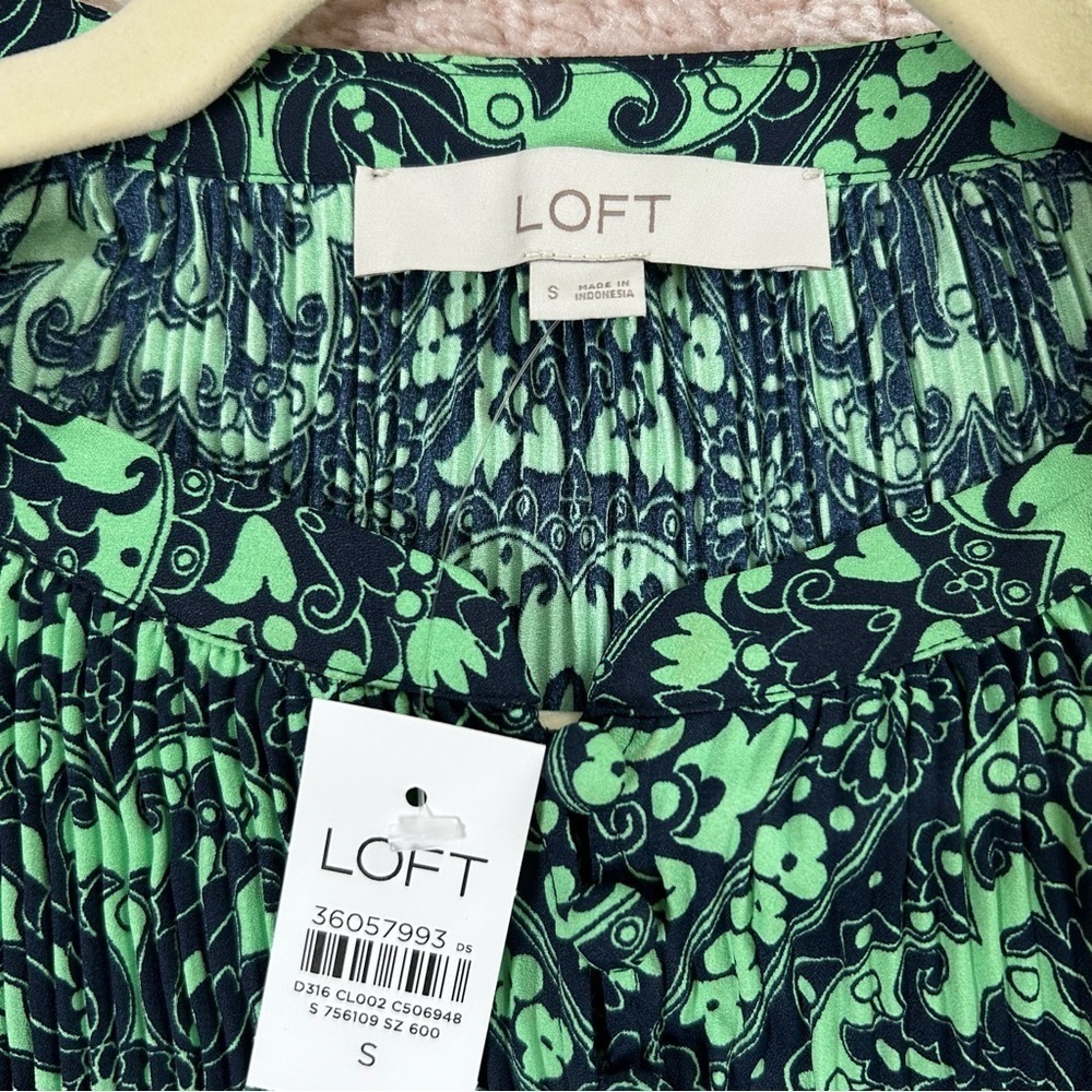 NWT LOFT Green Navy Long Sleeve Dress Knee Length Plisse Pleat Puff Sleeve Small - Picture 3 of 13